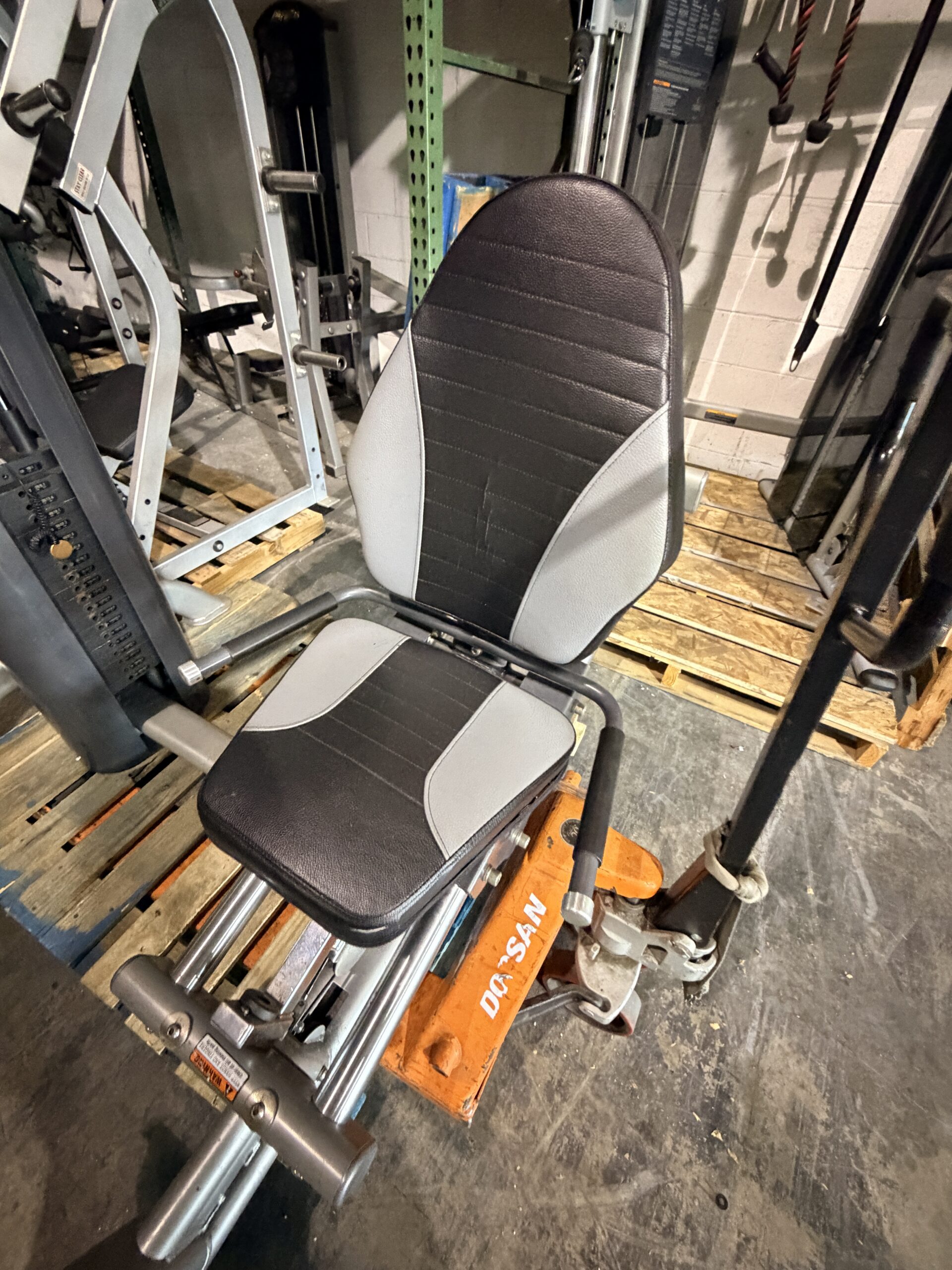 Apollo 7000 Series Leg Press Selectorized Weight Stack Machine - Tuff Stuff